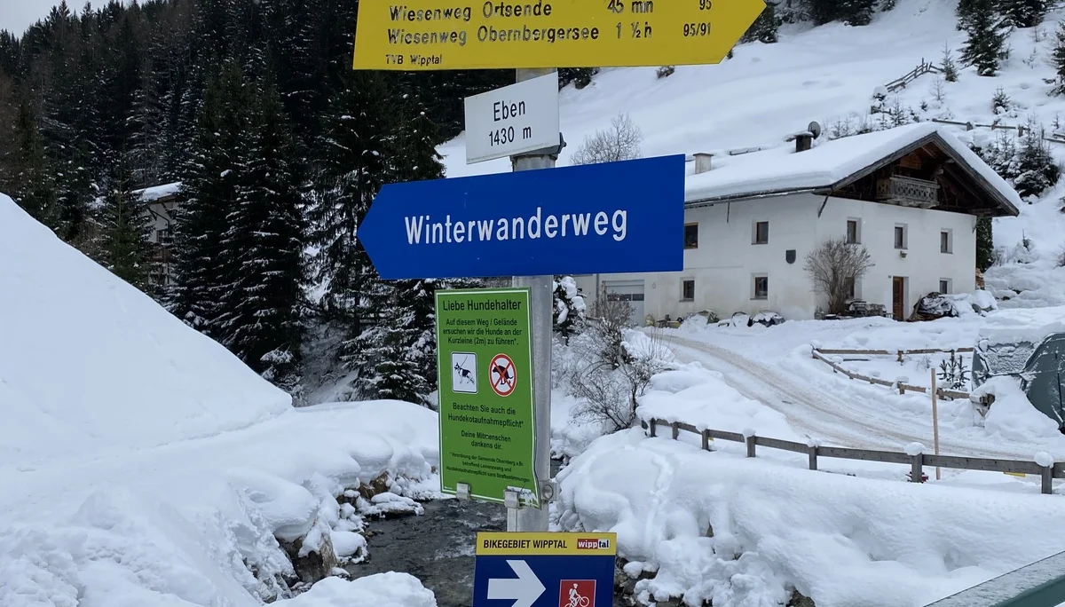 ein Wegweiser in einer winterlichen Landschaft | © DAV Flensburg