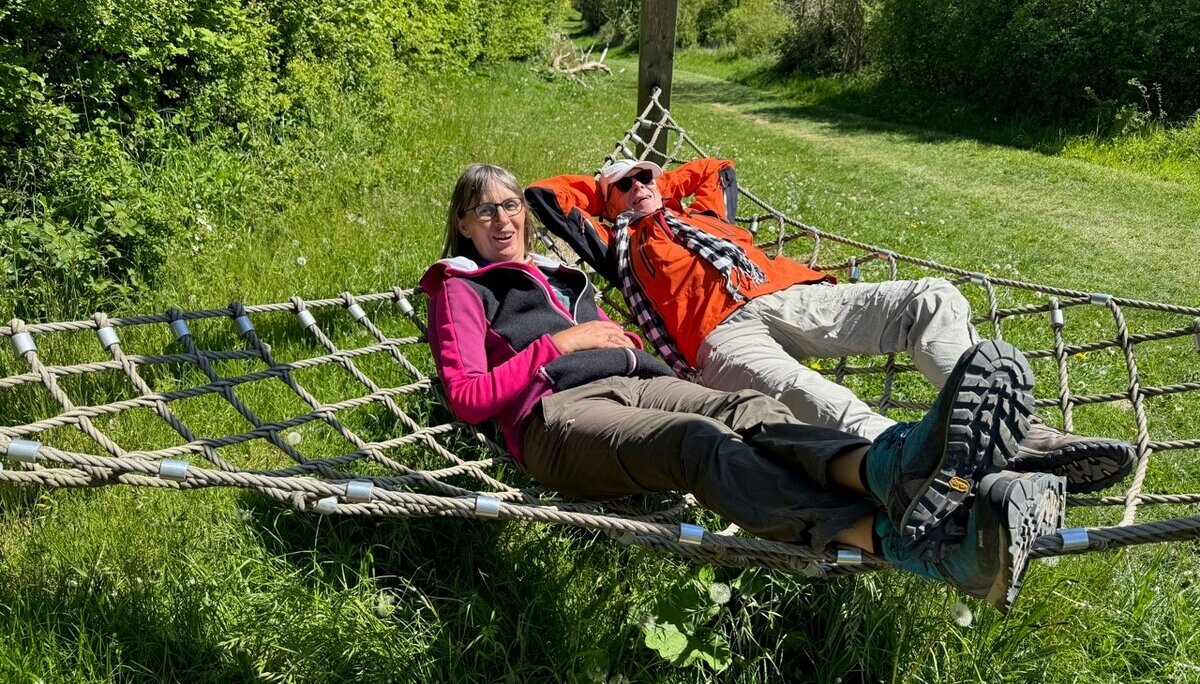 zwei Menschen auf einer Hängematte | © Gerhild Schiller