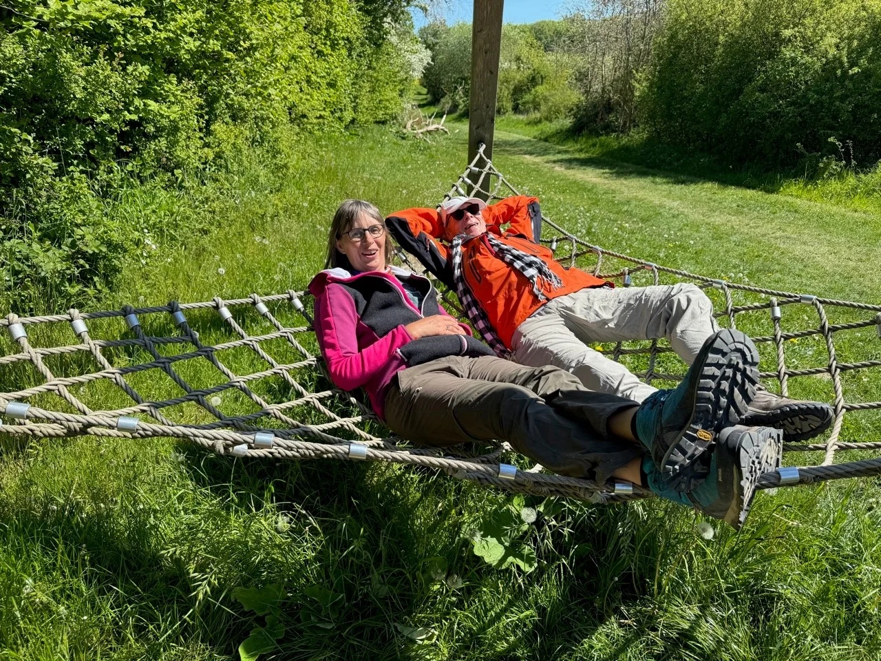 zwei Menschen auf einer Hängematte | © Gerhild Schiller