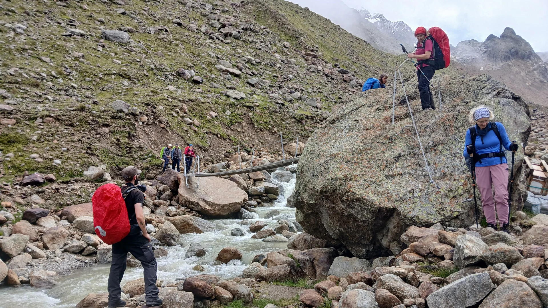 Wanderer auf einem Bergweg | © Lasse Vermehren