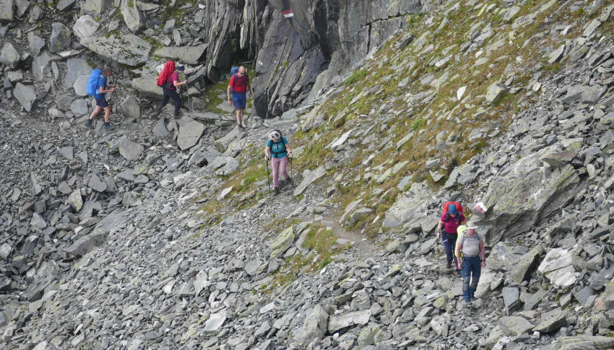 Wanderer auf einem Bergweg | © Lasse Vermehren