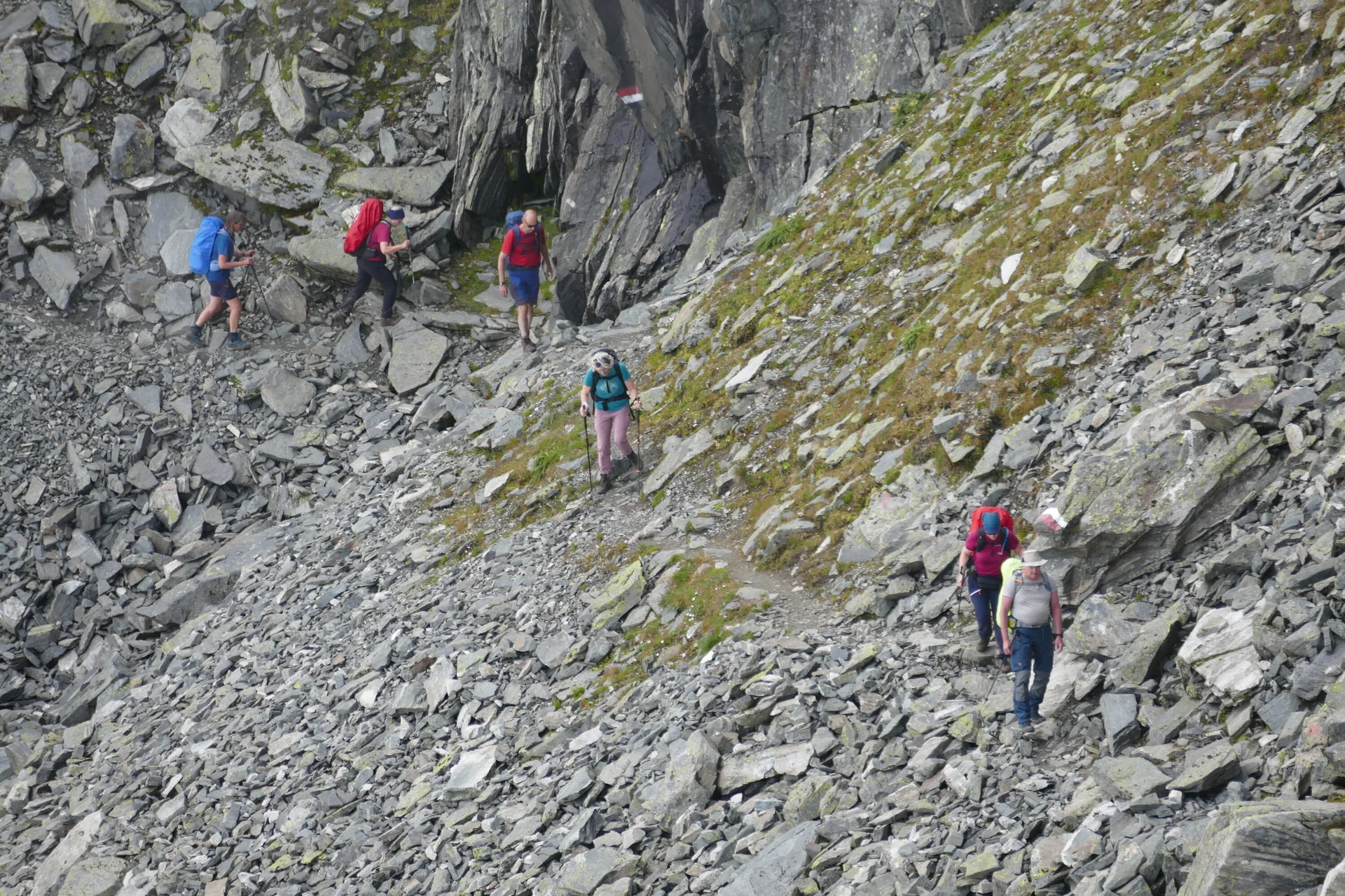 Wanderer auf einem Bergweg | © Lasse Vermehren