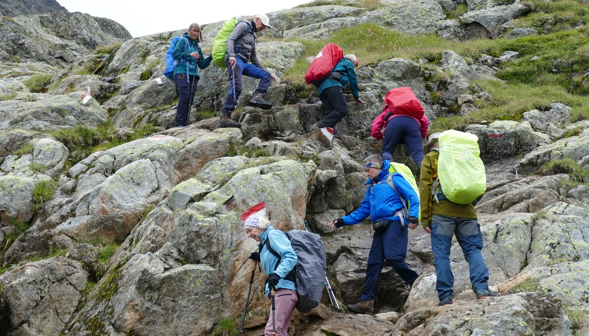 Wanderer auf einem Bergweg | © Lasse Vermehren