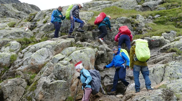 Wanderer auf einem Bergweg | © Lasse Vermehren