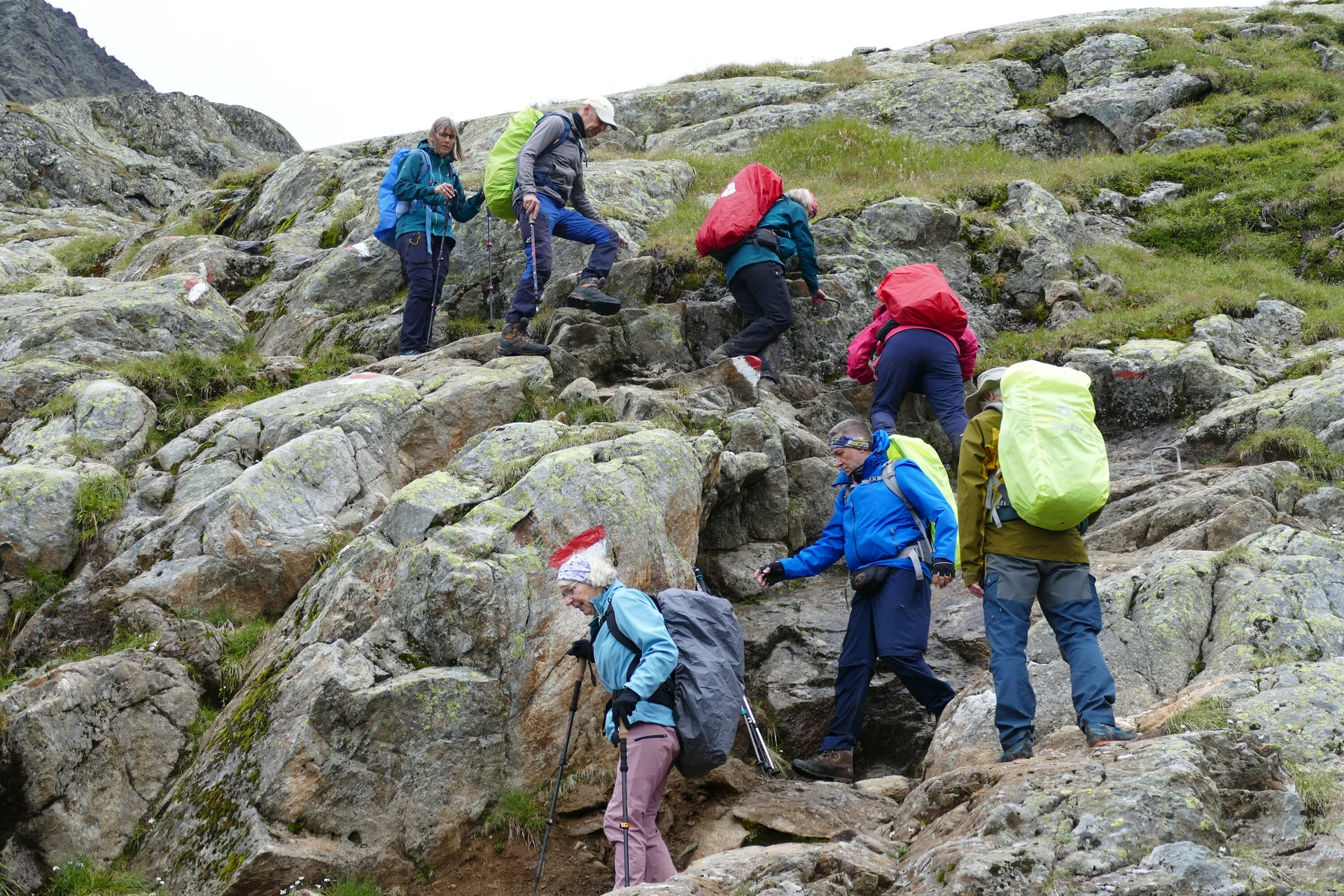 Wanderer auf einem Bergweg | © Lasse Vermehren
