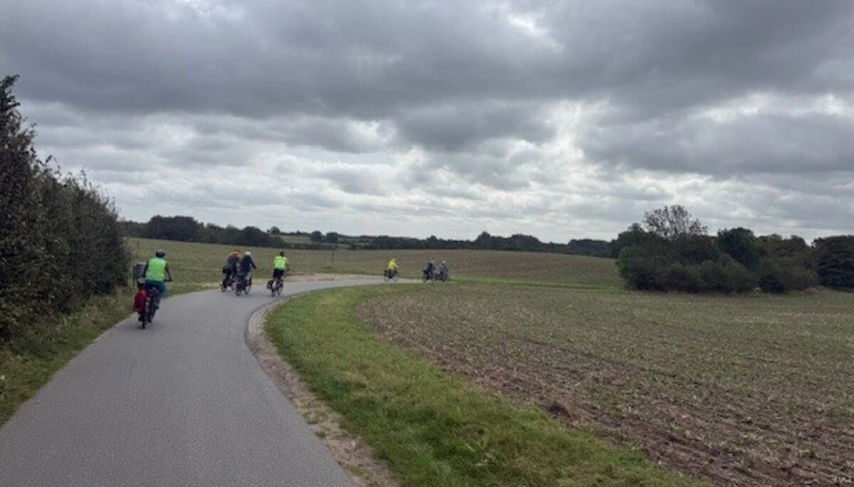 eine Gruppe Radfahrer auf der Landstraße | © Gerhild Schiller