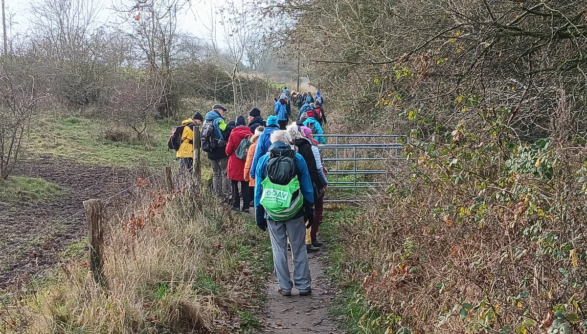 Wanderer an einem Wildgatter | © Kai Vermehren