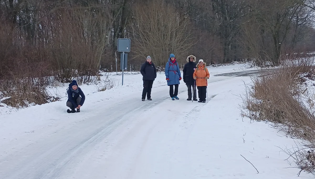 Eine Wandergruppe im Schnee | © Kai Vermehren