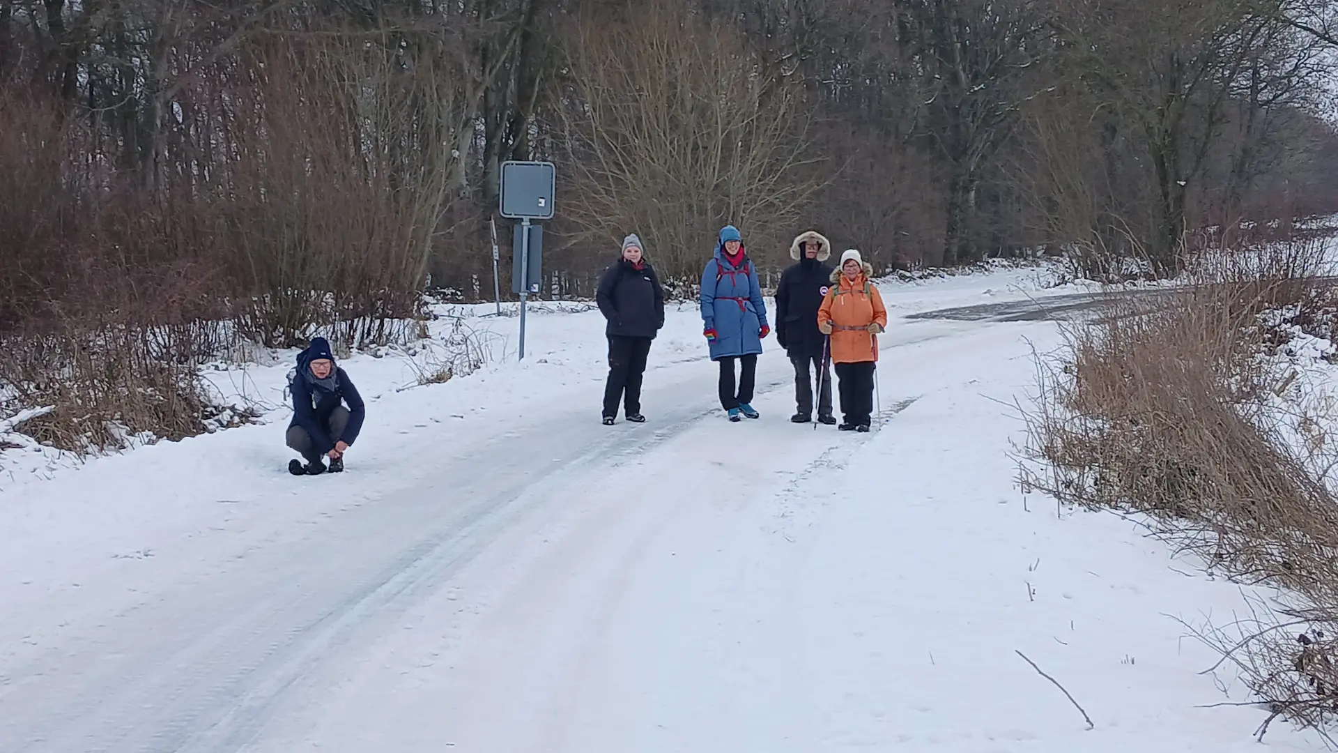 Eine Wandergruppe im Schnee | © Kai Vermehren