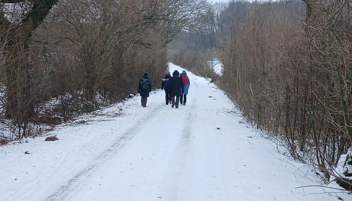 Eine Wandergruppe im Schnee | © Kai Vermehren