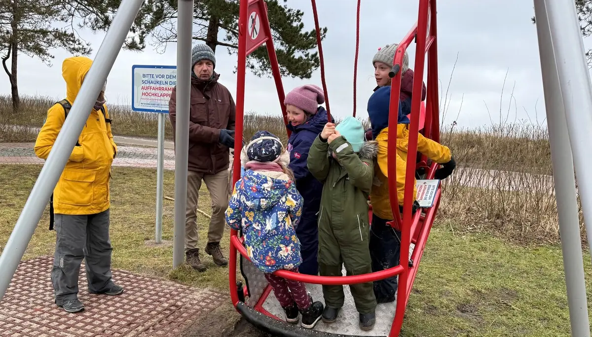Kinder auf einer Schaukel | © Gerhild Schiller