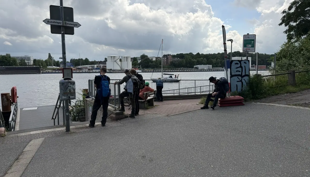 Segelschiffe an der Kaimauer bei Holtenau | © Kai Vermehren