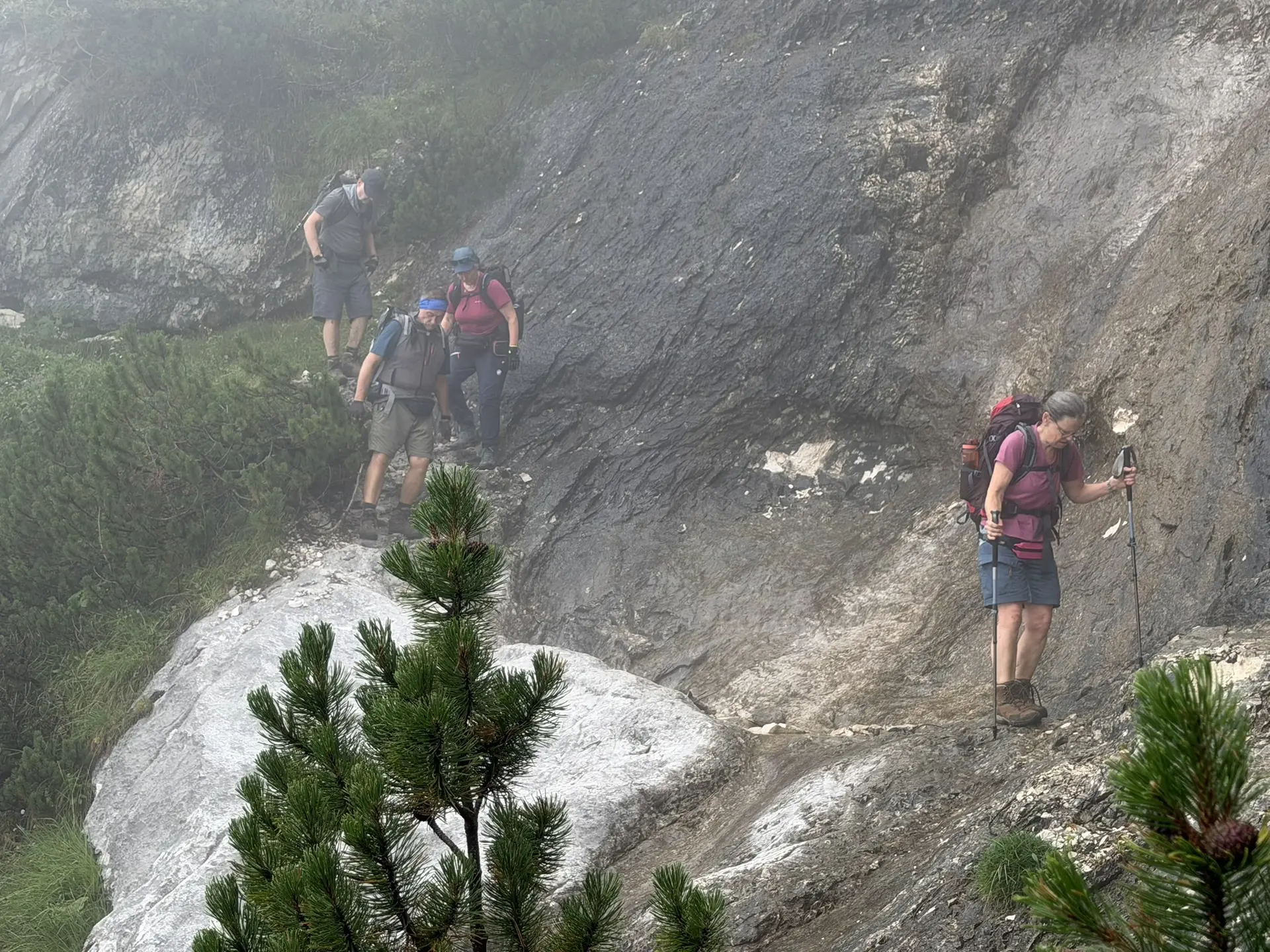 Wanderer auf dem Weg zur Zugspitze | © Kai Vermehren