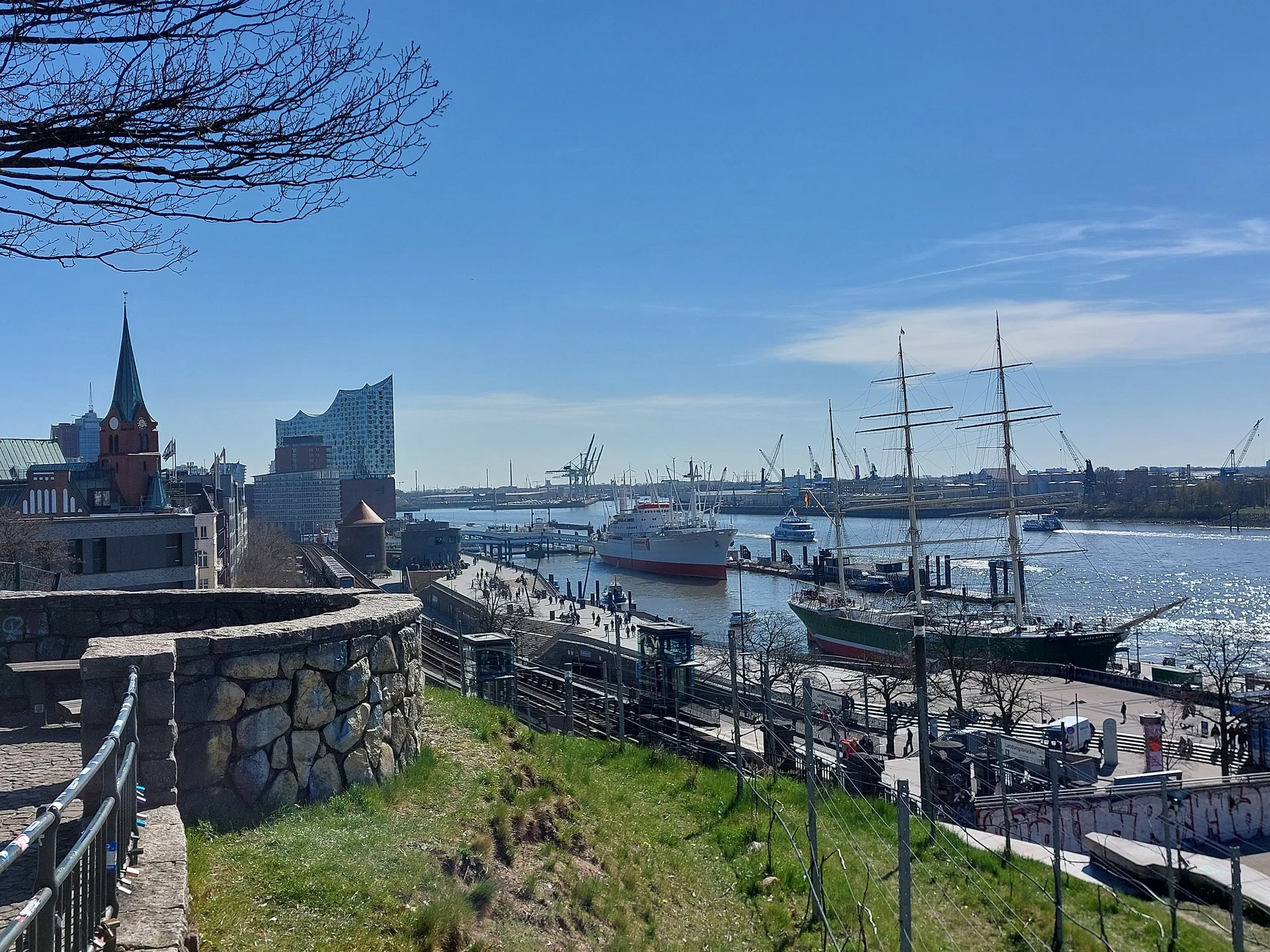 Blick über den Hamburger Hafen zur Elbphi | © DAV Flensburg